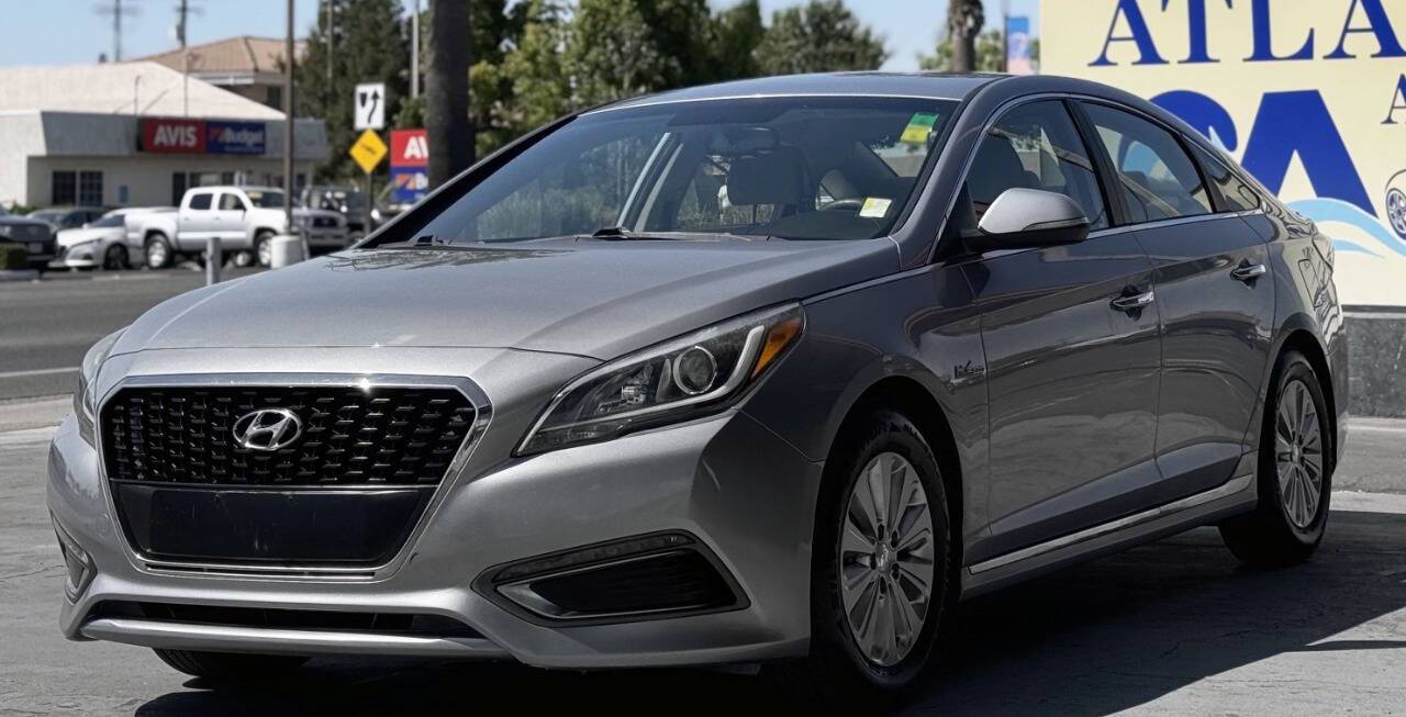 2017 Hyundai Sonata Hybrid SE — Sedan — 113,791 mi — Sacramento, CA