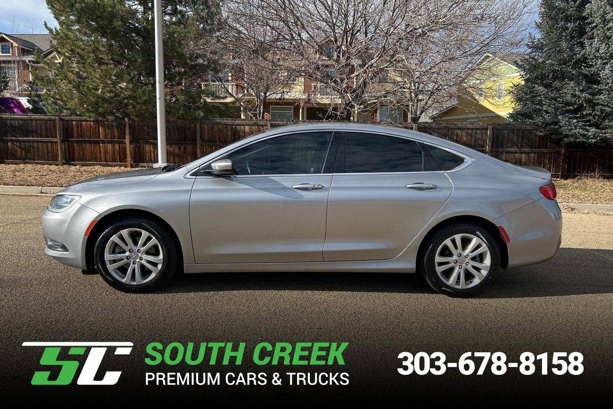 2016 Chrysler 200 Touring