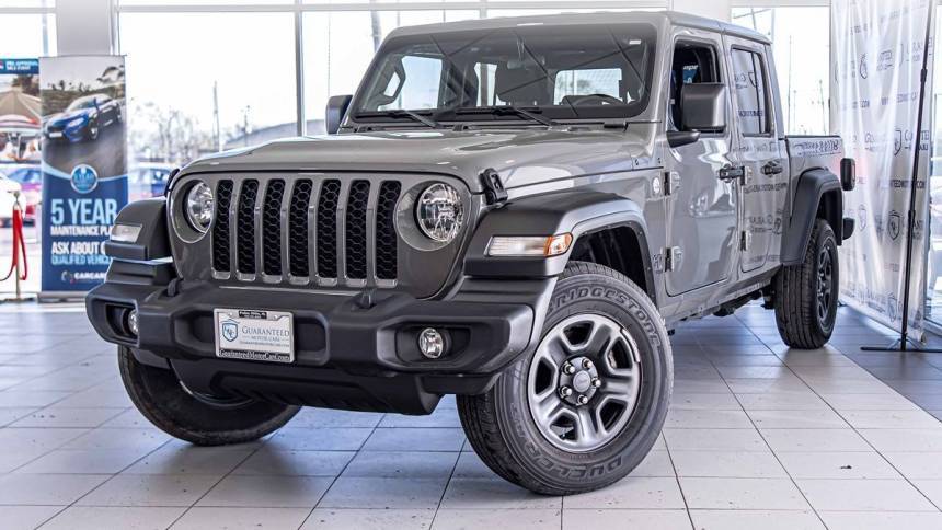 2021 Jeep Gladiator Sport — Pickup Truck — 43,669 mi — Palos Hills, IL