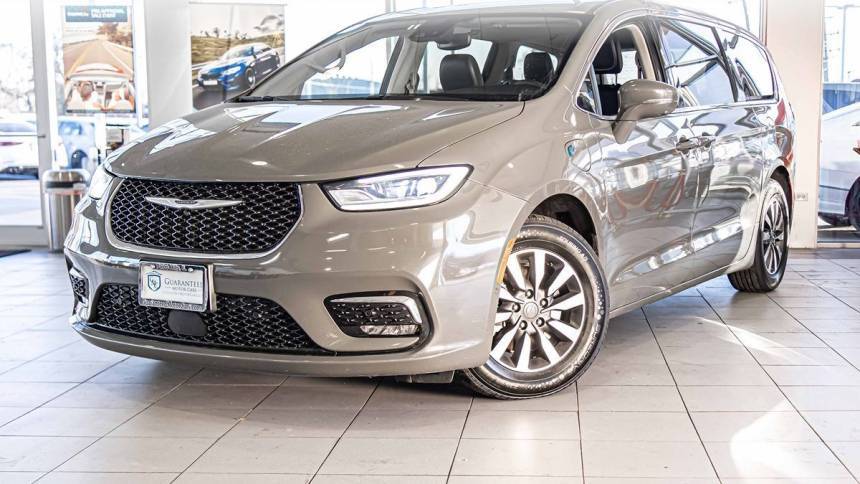 2020 Chrysler Pacifica Touring L Plus — Minivan — 115,625 mi — Palos Hills, IL