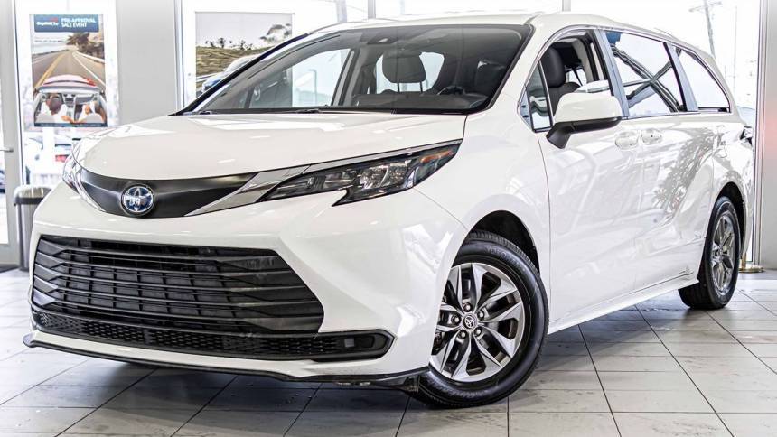 2024 Toyota Sienna LE — Minivan — 31,459 mi — Palos Hills, IL