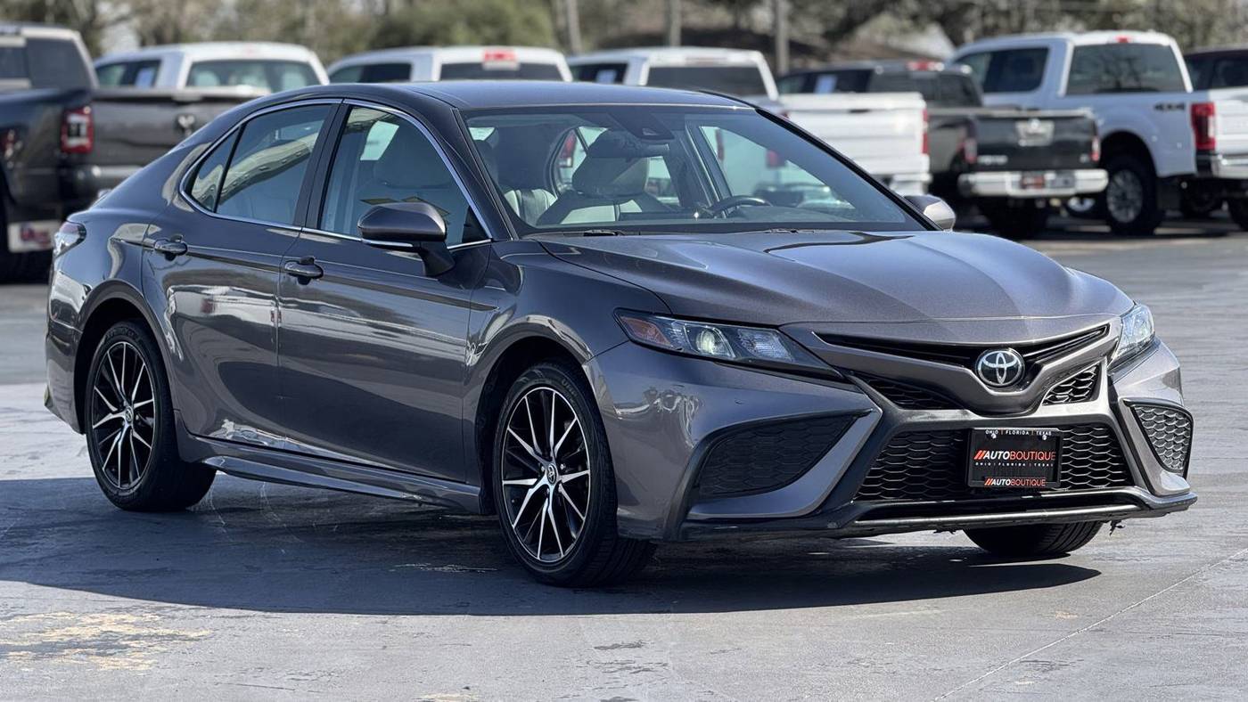 2022 Toyota Camry SE — Sedan — 69,522 mi — Alvin, TX