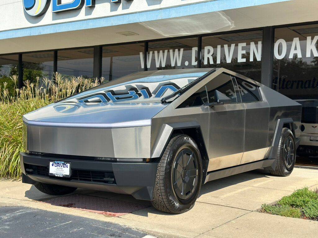 2024 Tesla Cybertruck Standard — Pickup Truck — 5,468 mi — Oak Forest, IL