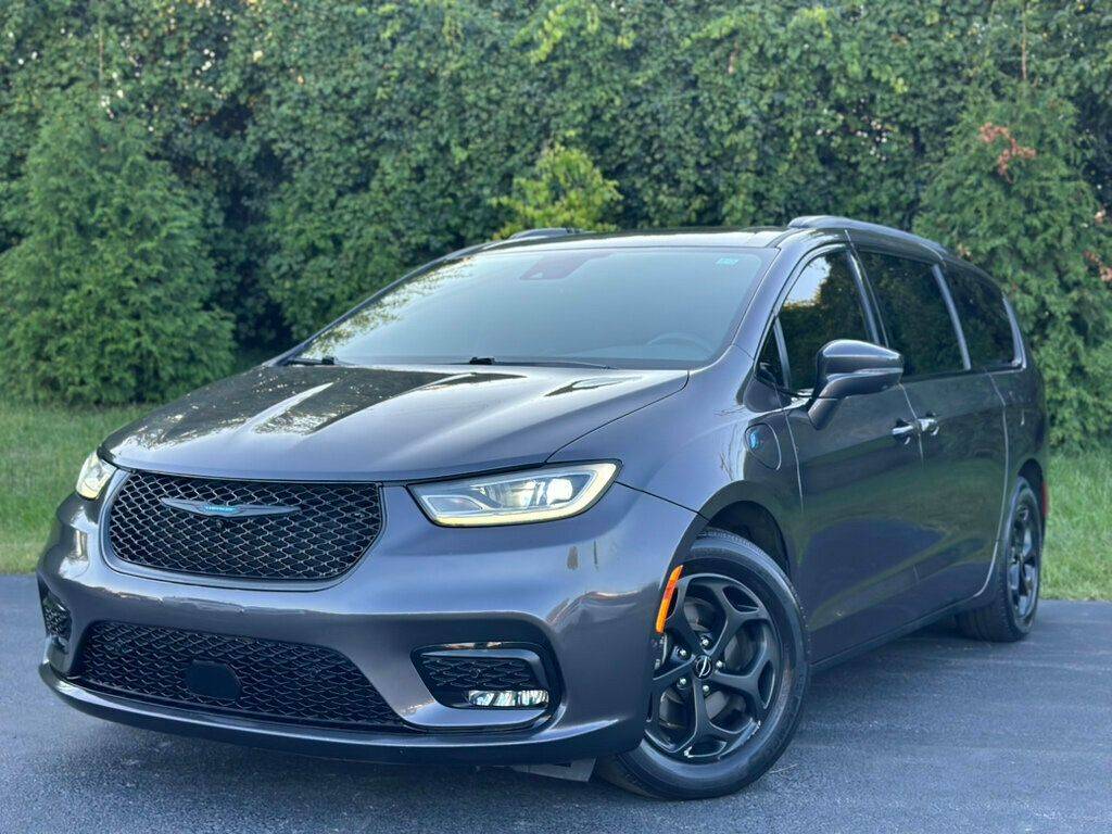 2021 Chrysler Pacifica Hybrid Limited — Minivan — 65,774 mi — Oak Forest, IL
