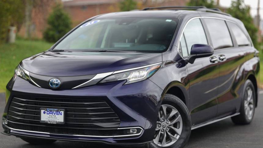 2023 Toyota Sienna XLE — Minivan — 33,602 mi — Oak Forest, IL