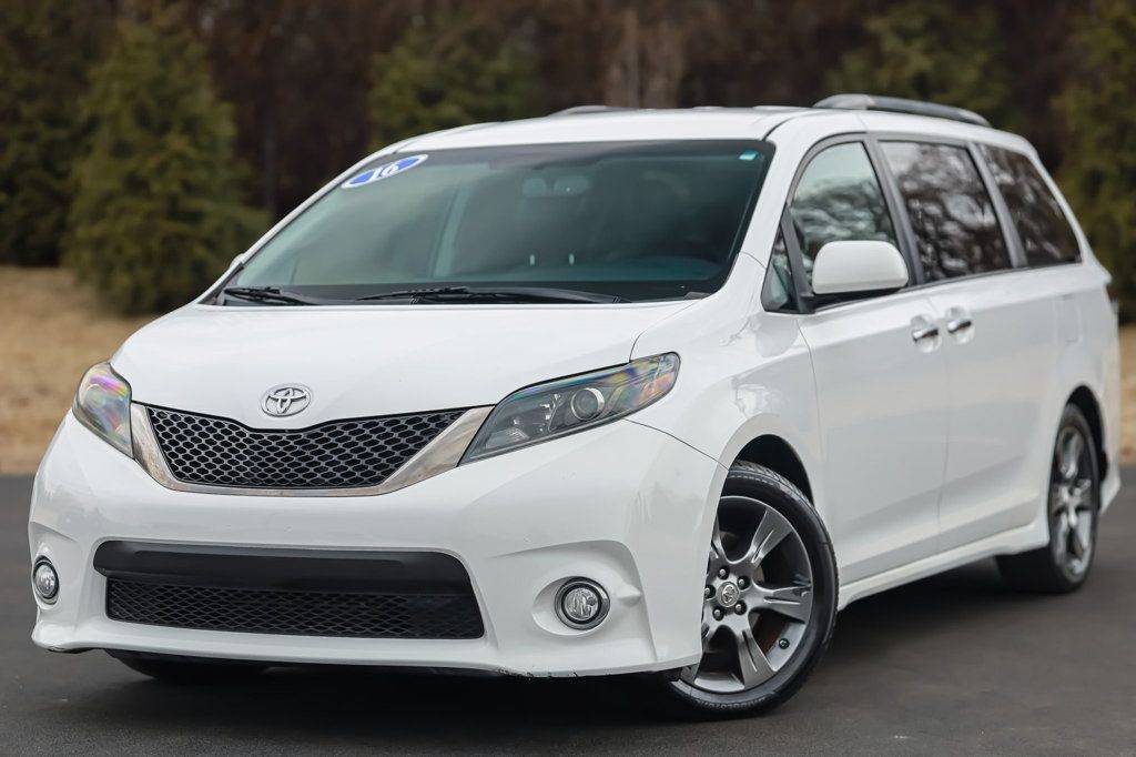2016 Toyota Sienna SE — Minivan — 161,300 mi — Oak Forest, IL