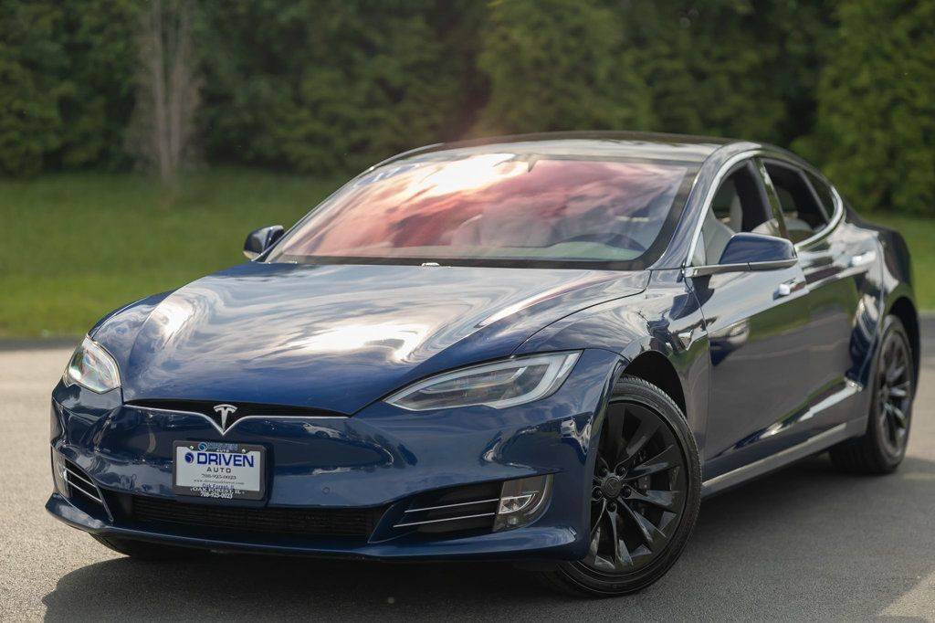 2017 Tesla Model S 75D — Hatchback — 121,209 mi — Oak Forest, IL