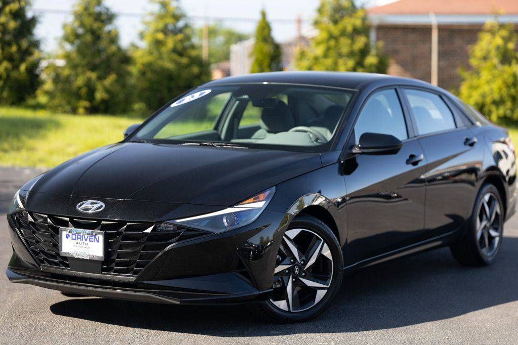 2023 Hyundai Elantra SEL — Sedan — 10,653 mi — Oak Forest, IL