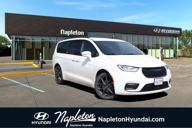 2021 Chrysler Pacifica Touring L — Minivan — 73,680 mi — Hazelwood, MO