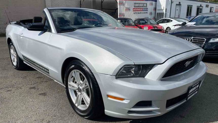 2013 Ford Mustang V6 — Convertible — 125,836 mi — La Crescenta, CA