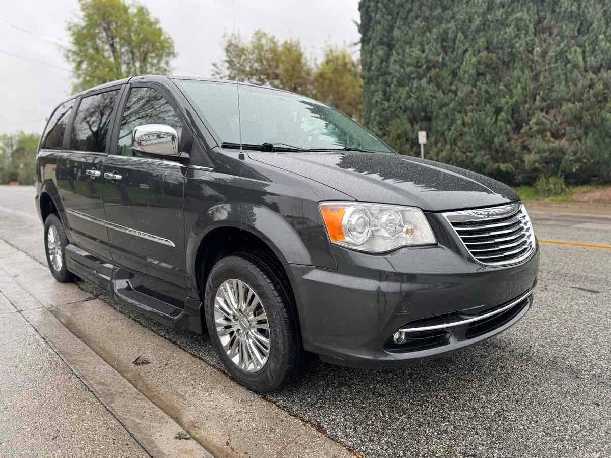 2011 Chrysler Town & Country Limited — Minivan — 43,935 mi — La Crescenta, CA
