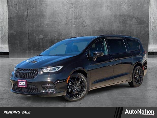 2023 Chrysler Pacifica Limited — Minivan — 18,476 mi — Houston, TX