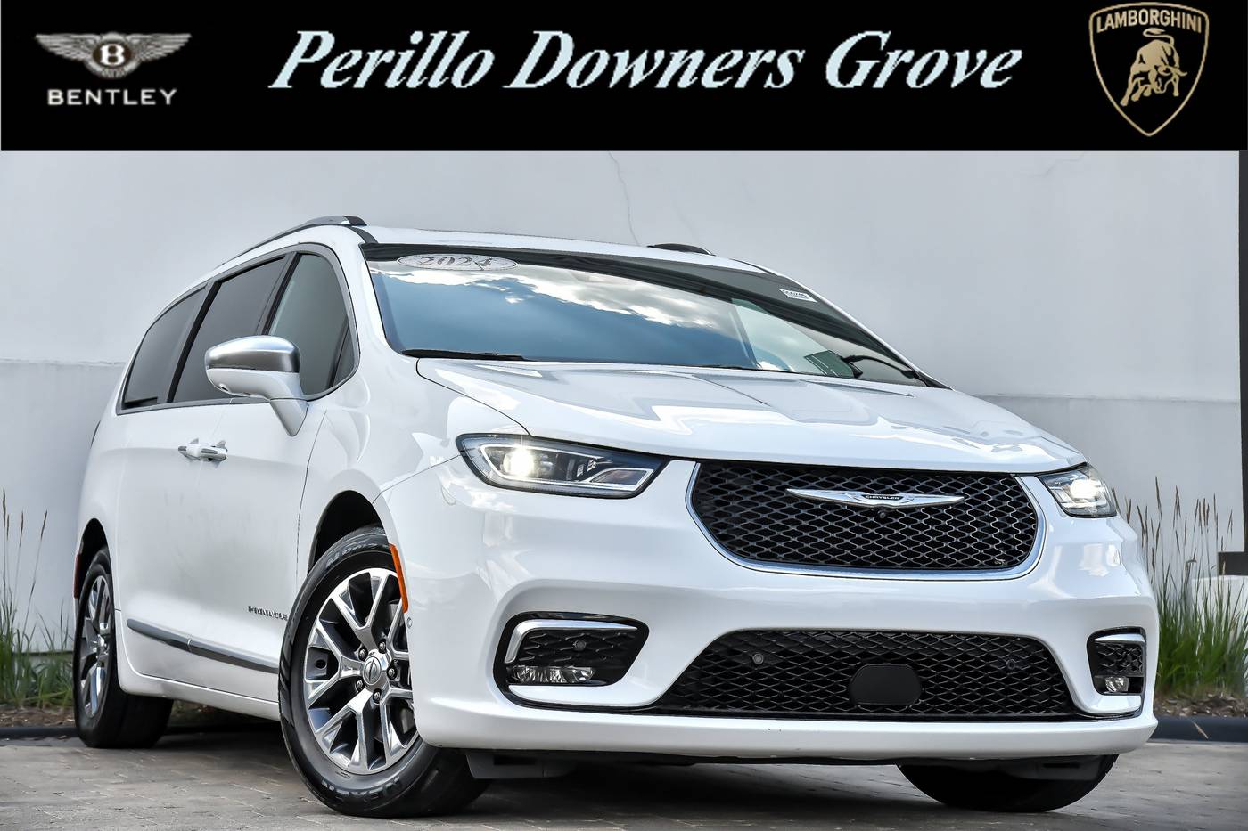 2024 Chrysler Pacifica Hybrid Pinnacle — Minivan — 12,016 mi — Downers Grove, IL