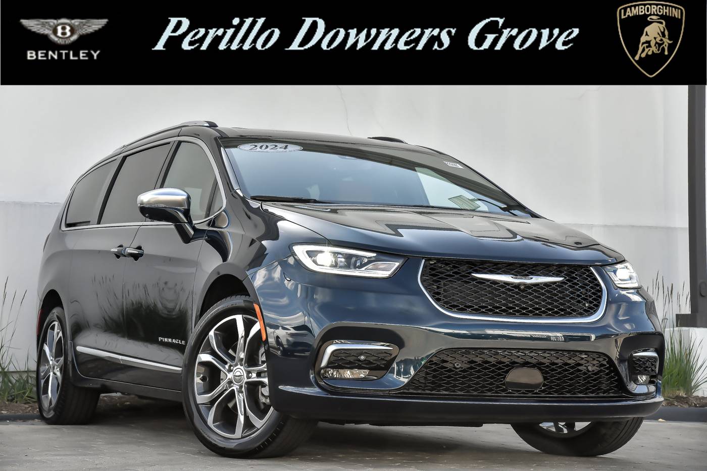 2024 Chrysler Pacifica Pinnacle — Minivan — 7,105 mi — Downers Grove, IL