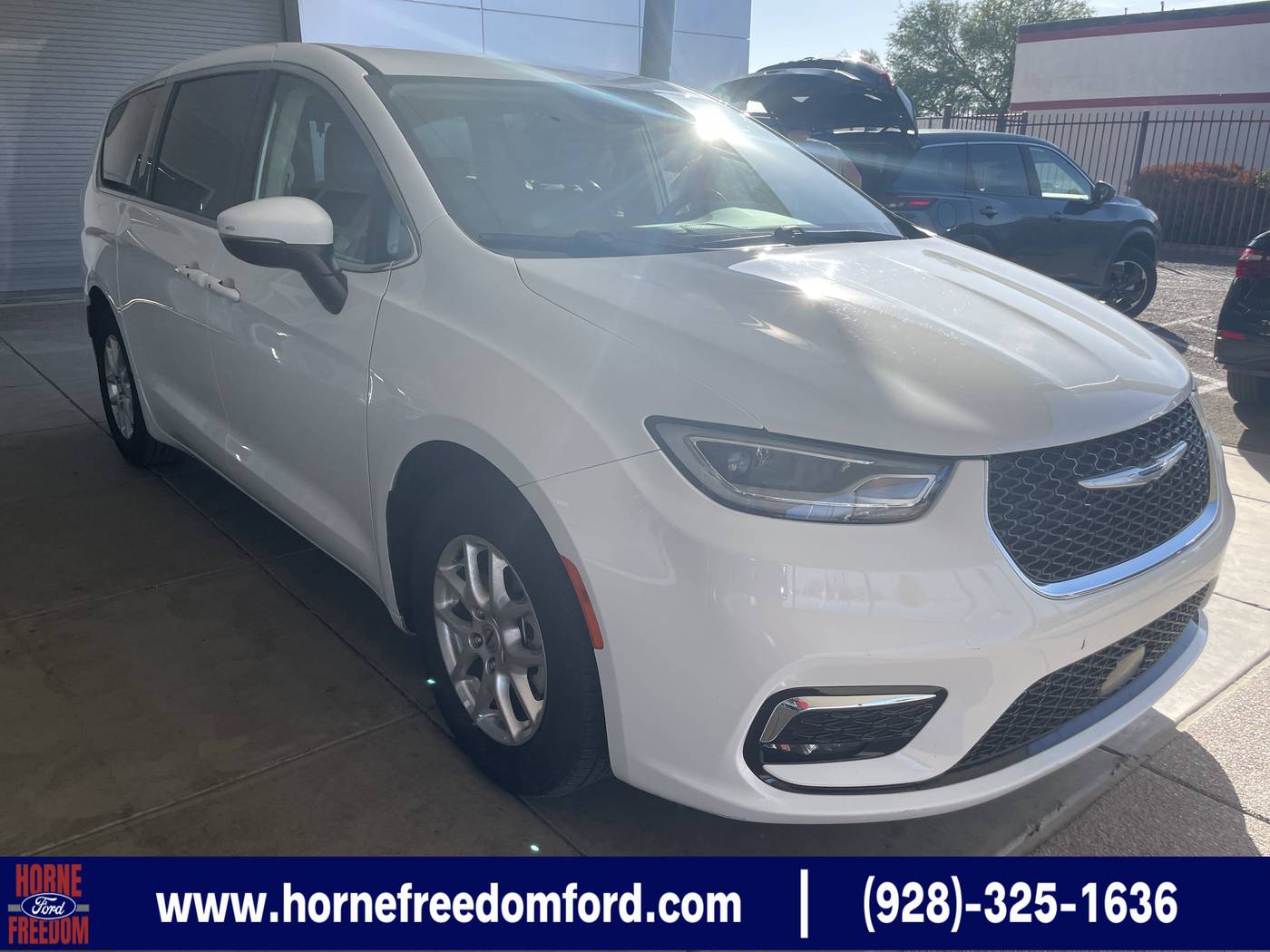 2023 Chrysler Pacifica Touring L — Minivan — 62,619 mi — Thatcher, AZ