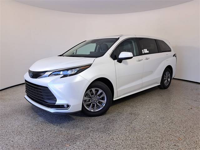 2024 Toyota Sienna XLE — Minivan — 7,597 mi — Royal Palm Beach, FL