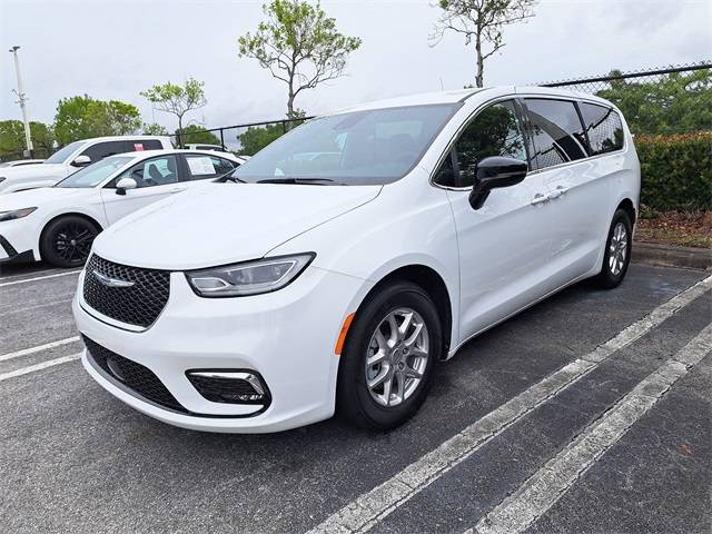 2024 Chrysler Pacifica Touring — Minivan — 14,790 mi — Royal Palm Beach, FL