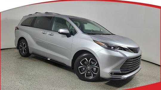 2025 Toyota Sienna Platinum — Minivan — 1,700 mi — Royal Palm Beach, FL
