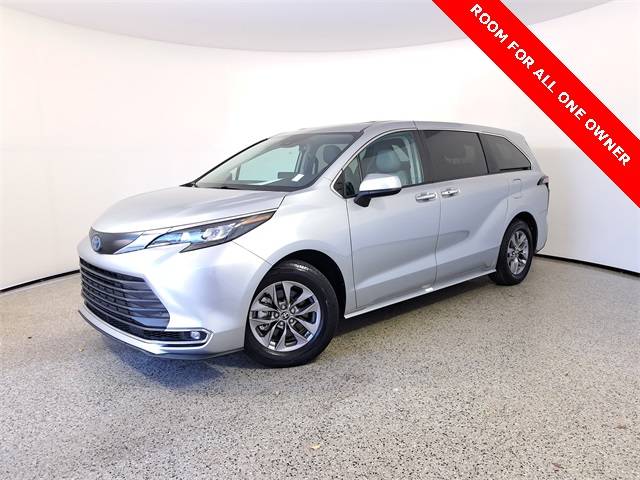 2024 Toyota Sienna XLE — Minivan — 33,139 mi — Royal Palm Beach, FL
