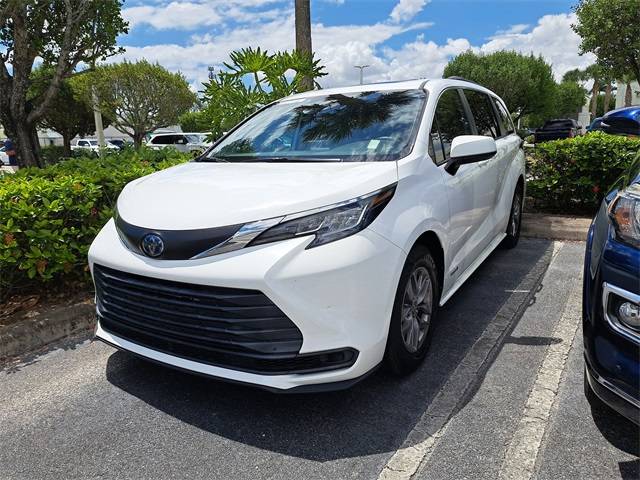 2021 Toyota Sienna LE — Minivan — 45,961 mi — Royal Palm Beach, FL