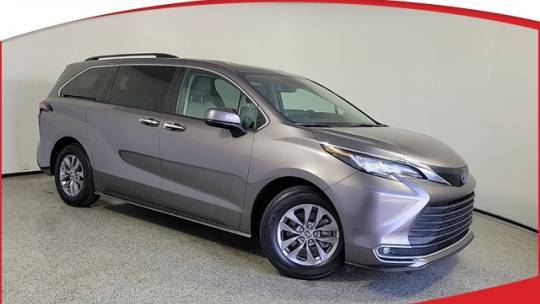 2022 Toyota Sienna XLE — Minivan — 78,121 mi — Royal Palm Beach, FL
