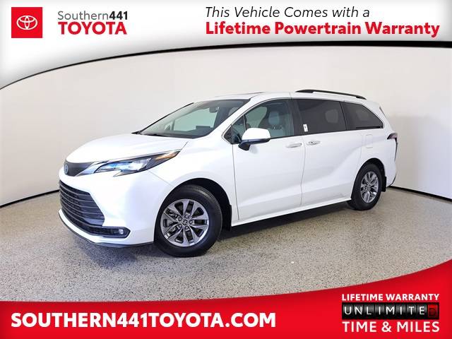 2025 Toyota Sienna XLE — Minivan — 2,067 mi — Royal Palm Beach, FL