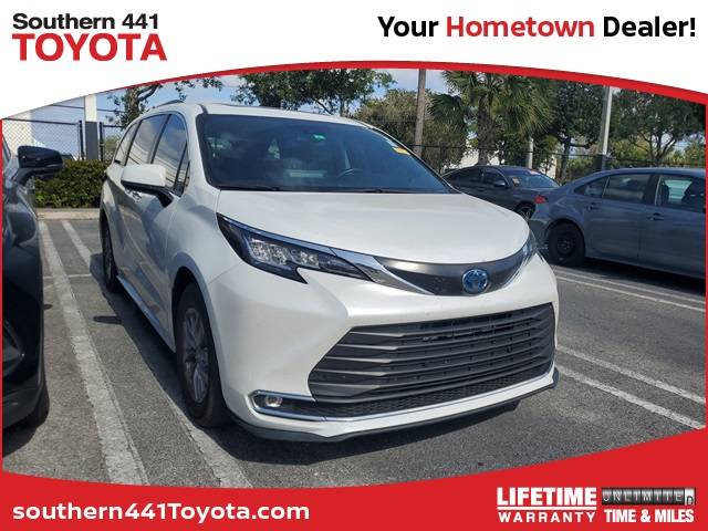 2022 Toyota Sienna XLE — Minivan — 45,437 mi — Royal Palm Beach, FL