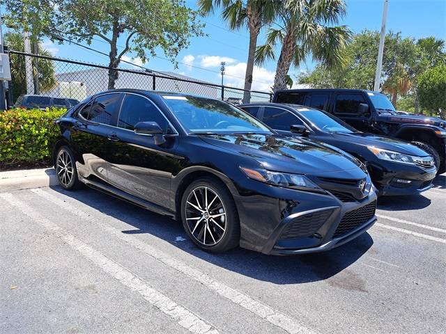 2023 Toyota Camry SE Nightshade — Sedan — 17,372 mi — Royal Palm Beach, FL
