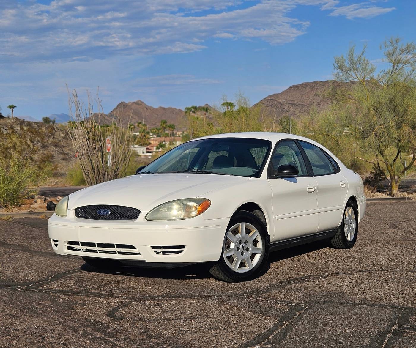 2006 Ford Taurus SE — Sedan — 75,045 mi — Phoenix, AZ
