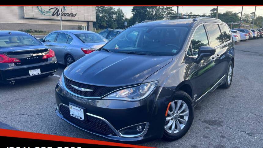 2018 Chrysler Pacifica Touring L — Minivan — 29,844 mi — Bayonne, NJ