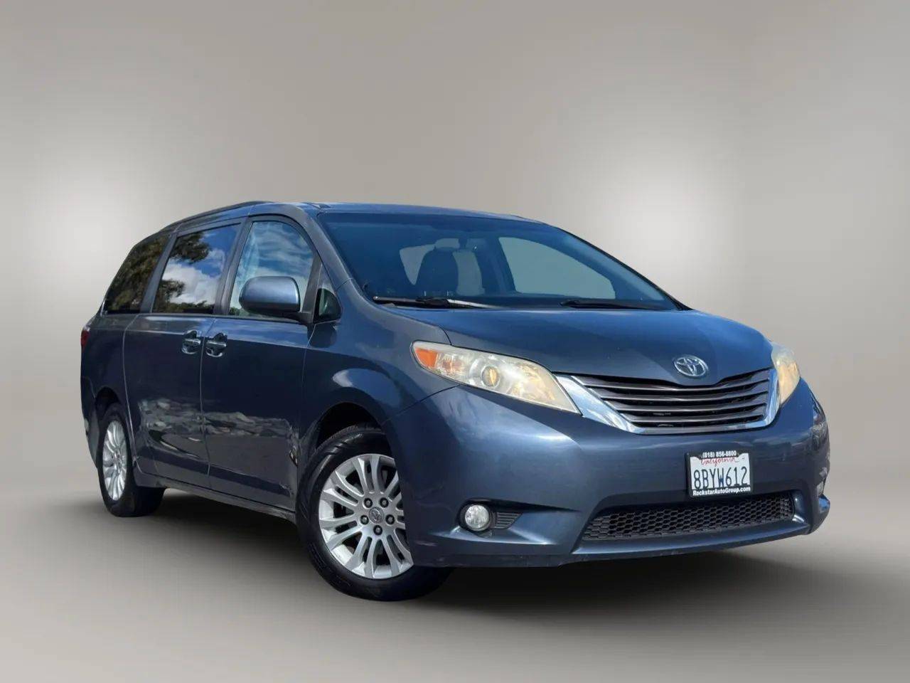 2016 Toyota Sienna XLE — Minivan — 140,781 mi — North Hollywood, CA