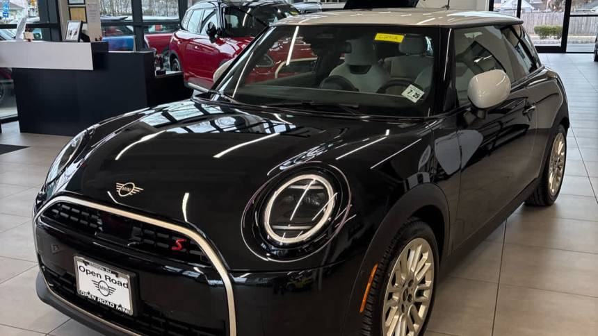 2025 MINI Hardtop Cooper S — Hatchback — 5,143 mi — Edison, NJ