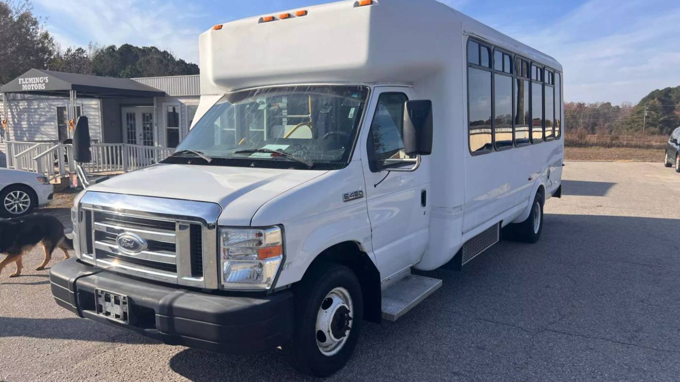 2009 Ford Econoline Commercial Cutaway E-450 — Chassis Cab Truck — 174,273 mi — Garner, NC