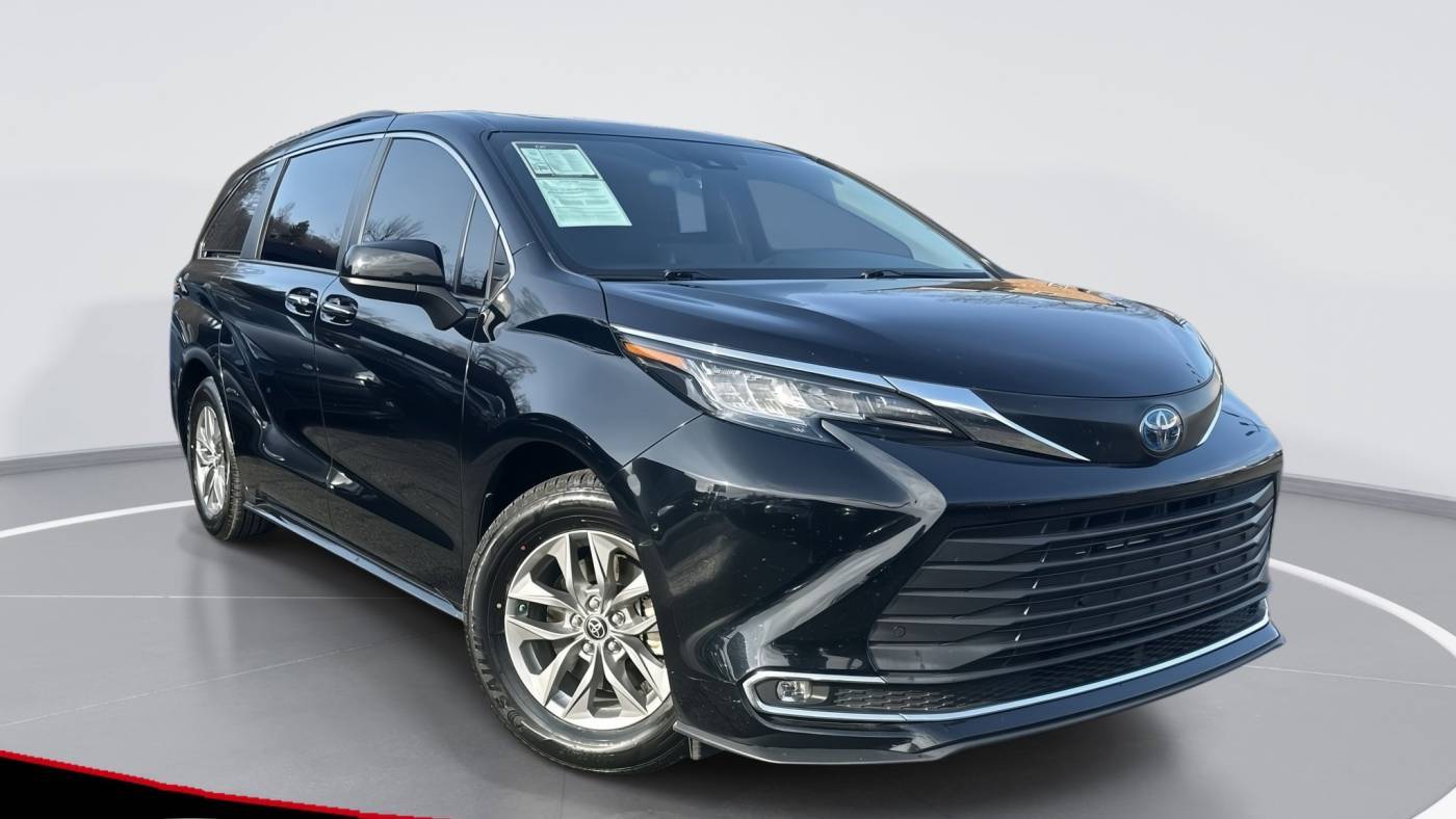 2022 Toyota Sienna XLE — Minivan — 64,621 mi — North Plainfield, NJ