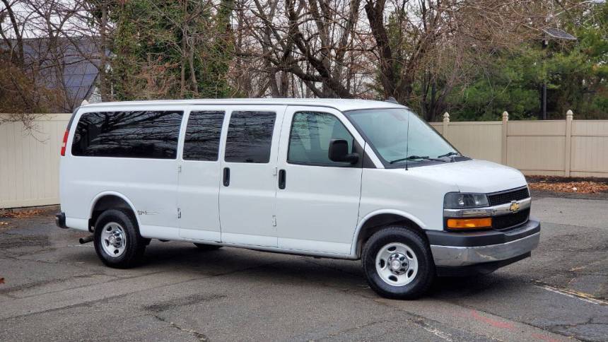2020 Chevrolet Express Passenger LT — Passenger Van — 76,337 mi — Colonia, NJ