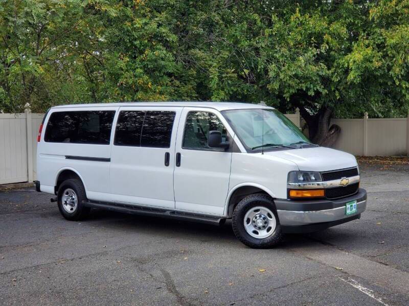 2022 Chevrolet Express Passenger LS — Passenger Van — 54,790 mi — Colonia, NJ