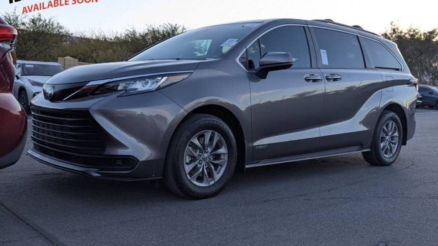 2021 Toyota Sienna LE — Minivan — 48,704 mi — Las Vegas, NV