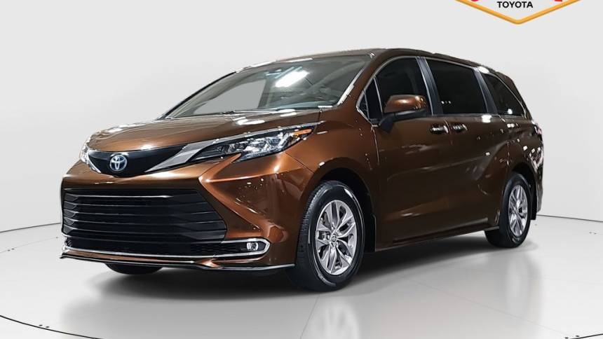 2021 Toyota Sienna XLE — Minivan — 34,577 mi — Las Vegas, NV