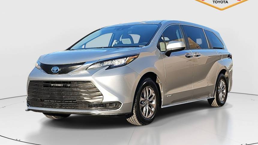 2021 Toyota Sienna LE — Minivan — 84,645 mi — Las Vegas, NV