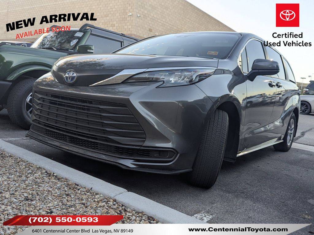 2025 Toyota Sienna LE — Minivan — 12,781 mi — Las Vegas, NV