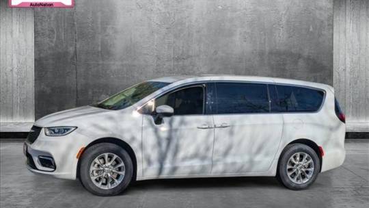 2023 Chrysler Pacifica Touring L — Minivan — 31,075 mi — Roseville, CA