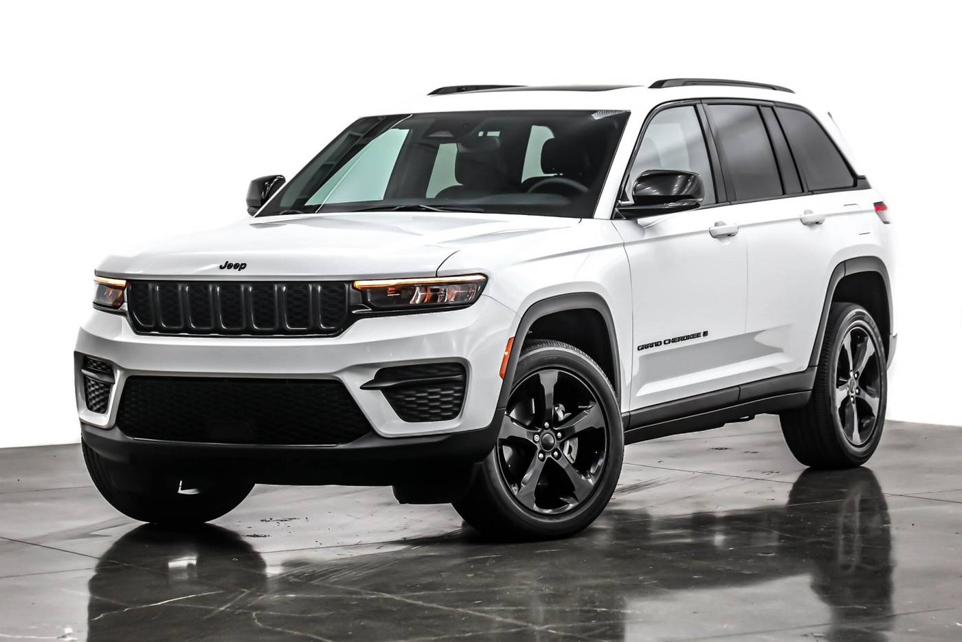 2023 Jeep Grand Cherokee Altitude — SUV — 22,409 mi — Costa Mesa, CA