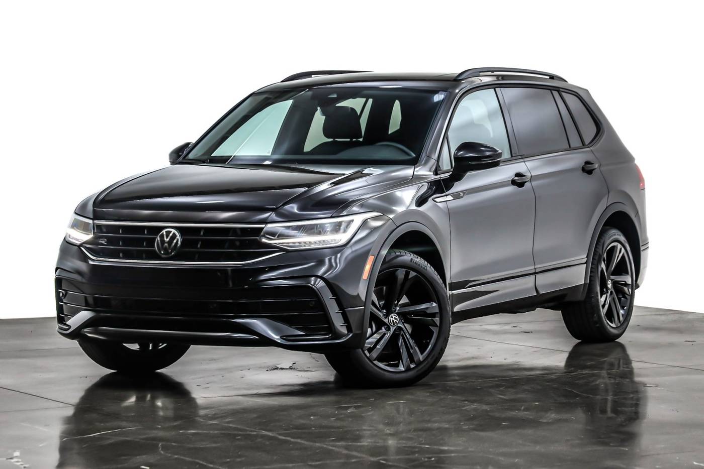 2024 Volkswagen Tiguan SE R-Line Black — SUV — 20,603 mi — Costa Mesa, CA