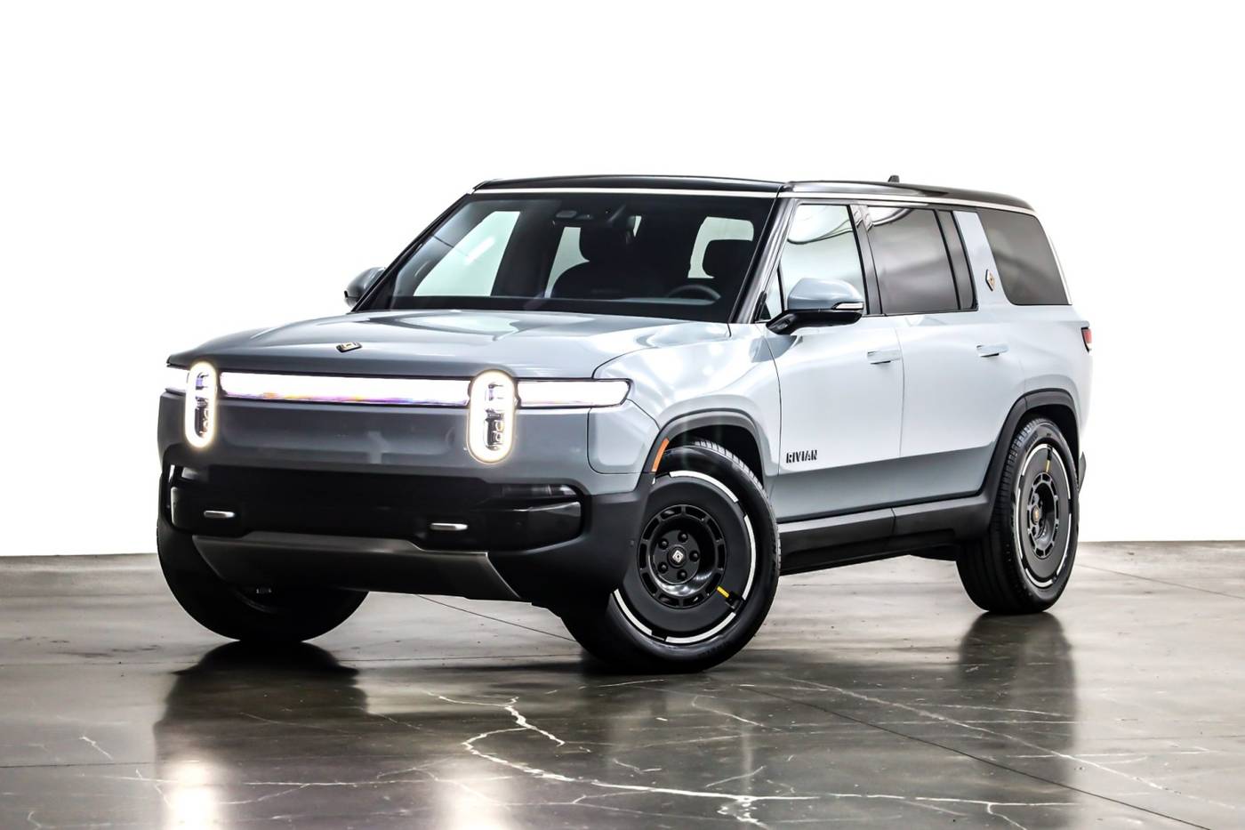 2025 Rivian R1S Adventure — SUV — 2,345 mi — Costa Mesa, CA
