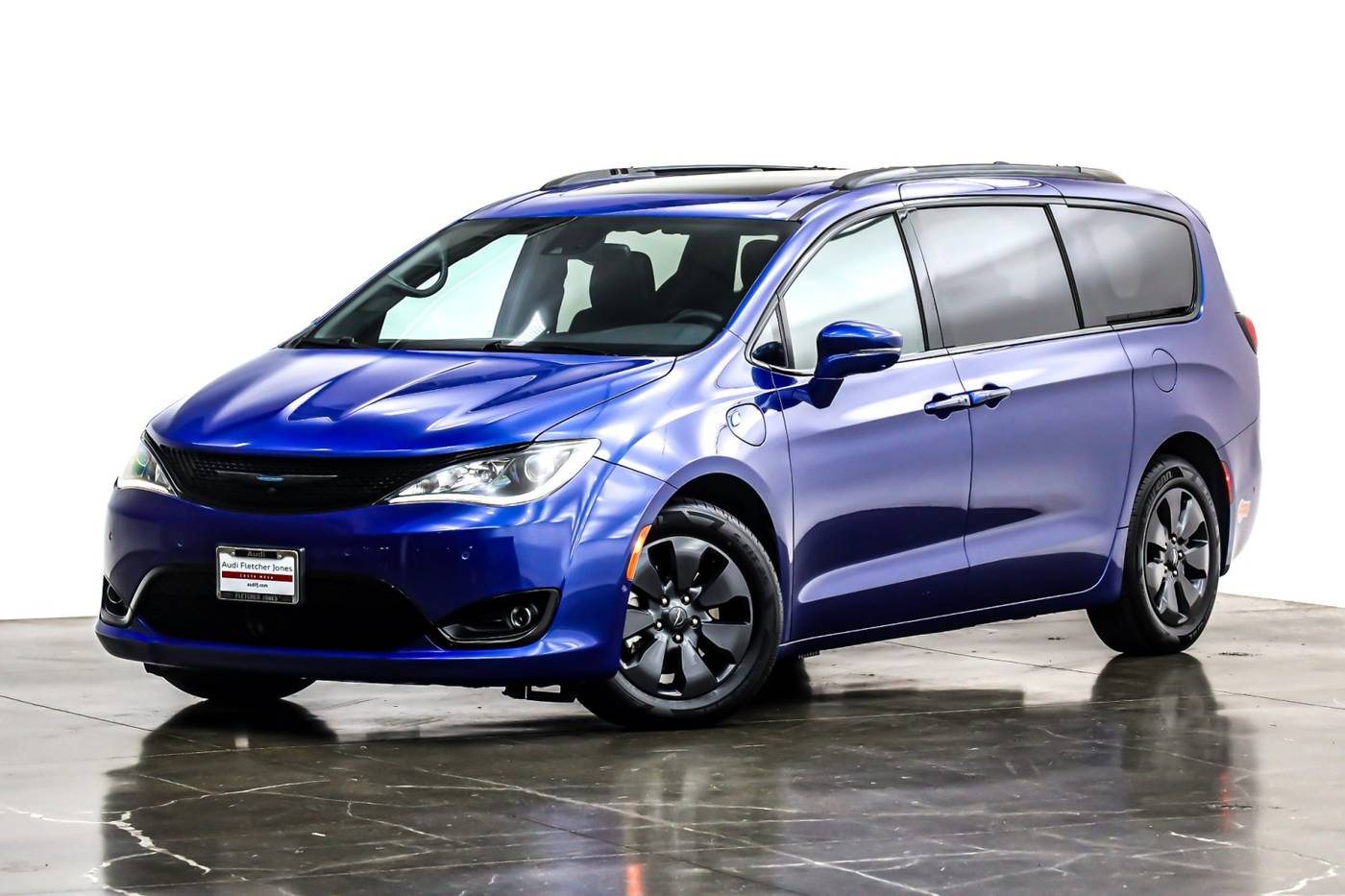 2020 Chrysler Pacifica Hybrid Limited — Minivan — 77,031 mi — Costa Mesa, CA