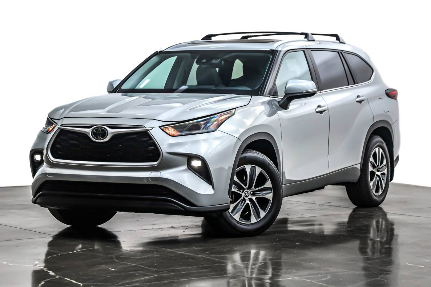 2024 Toyota Highlander XLE — SUV — 21,417 mi — Costa Mesa, CA
