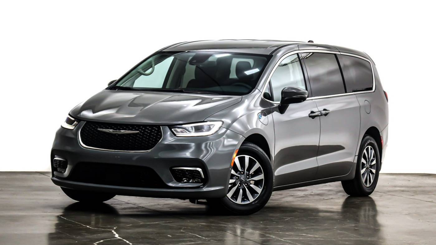 2023 Chrysler Pacifica Hybrid Touring L — Minivan — 21,939 mi — Costa Mesa, CA