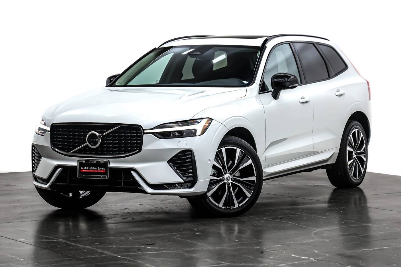 2024 Volvo XC60 Plus — SUV — 13,557 mi — Costa Mesa, CA