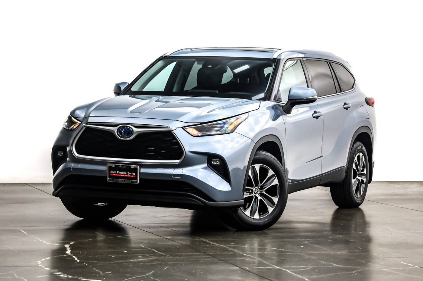 2022 Toyota Highlander Hybrid XLE — SUV — 27,063 mi — Costa Mesa, CA