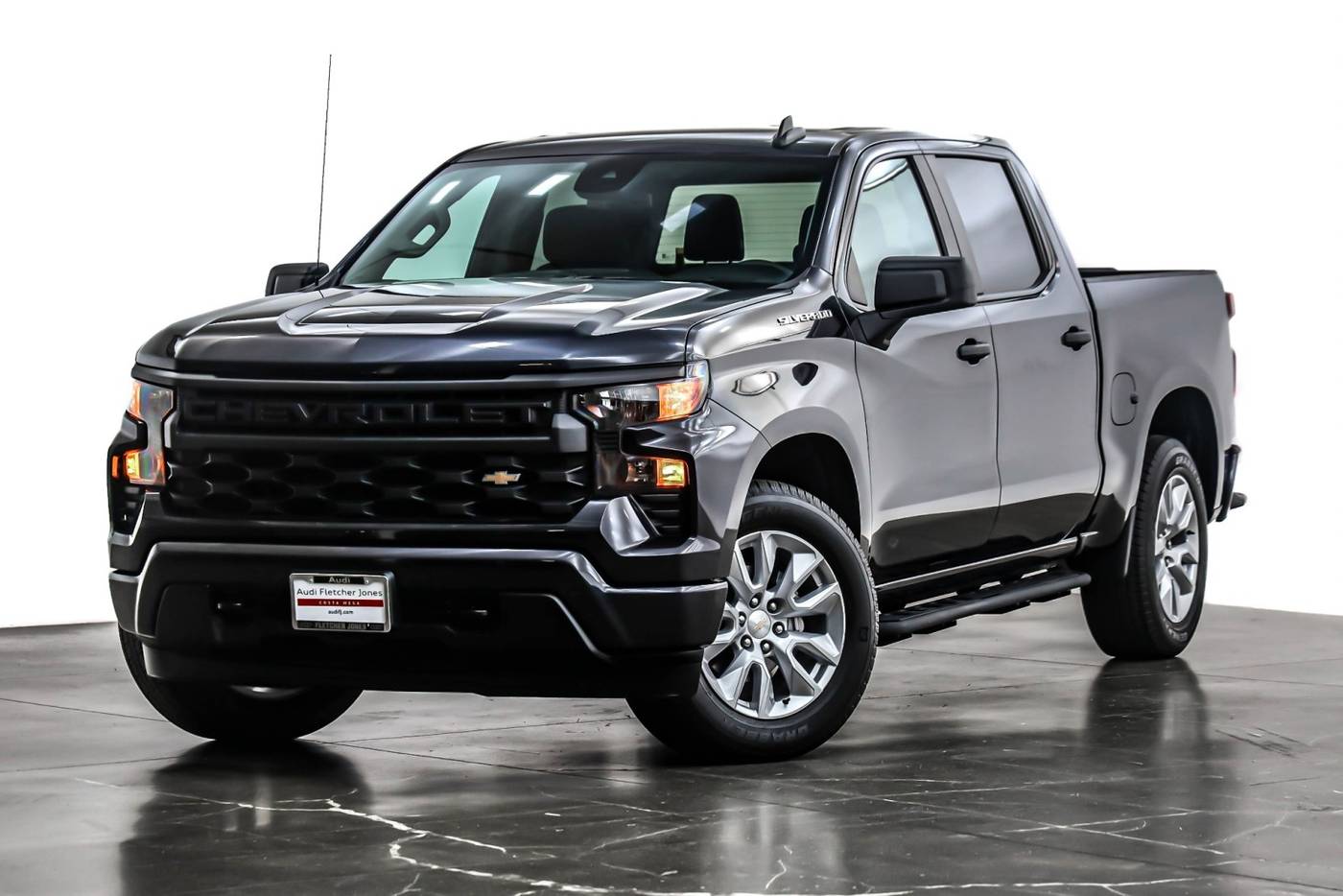 2022 Chevrolet Silverado 1500 Custom — Pickup Truck — 5,036 mi — Costa Mesa, CA